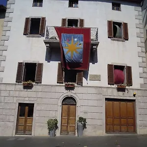 https://vedetta-townhouse.it-tuscanyhotel.com